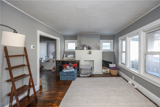 2099 Waterbury Road, Lakewood, OH 44107