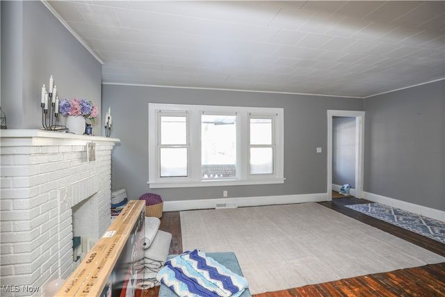 2099 Waterbury Road, Lakewood, OH 44107