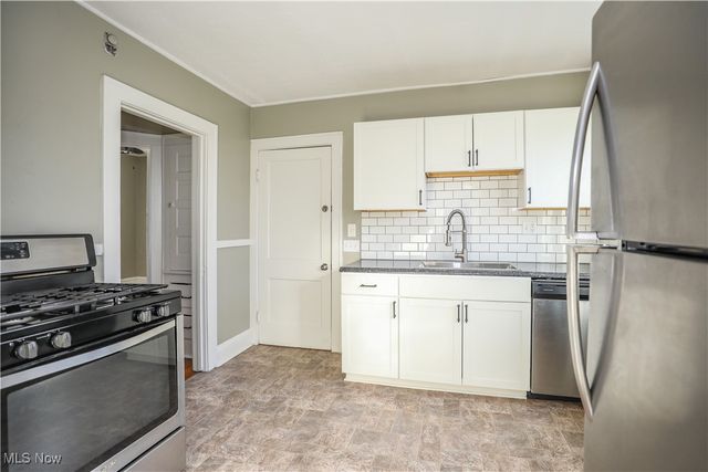 2099 Waterbury Road, Lakewood, OH 44107