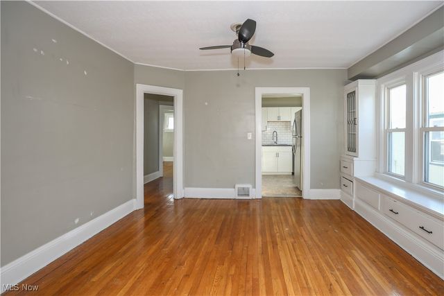 2099 Waterbury Road, Lakewood, OH 44107