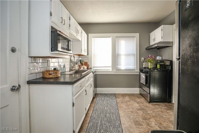 2099 Waterbury Road, Lakewood, OH 44107