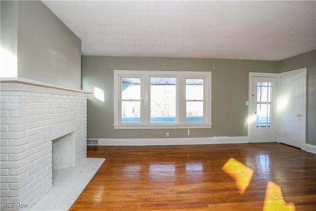 2099 Waterbury Road, Lakewood, OH 44107