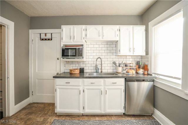 2099 Waterbury Road, Lakewood, OH 44107