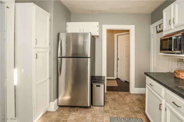 2099 Waterbury Road, Lakewood, OH 44107