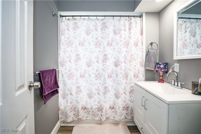 2099 Waterbury Road, Lakewood, OH 44107