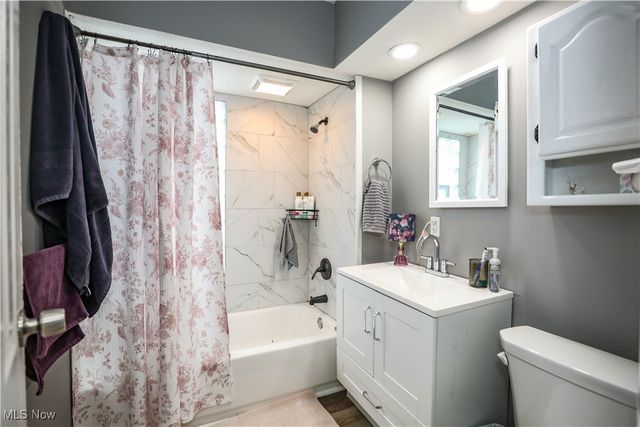 2099 Waterbury Road, Lakewood, OH 44107