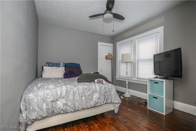 2099 Waterbury Road, Lakewood, OH 44107