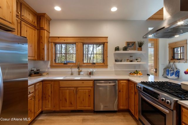 502 Hornby PL, Dover, ID 83825