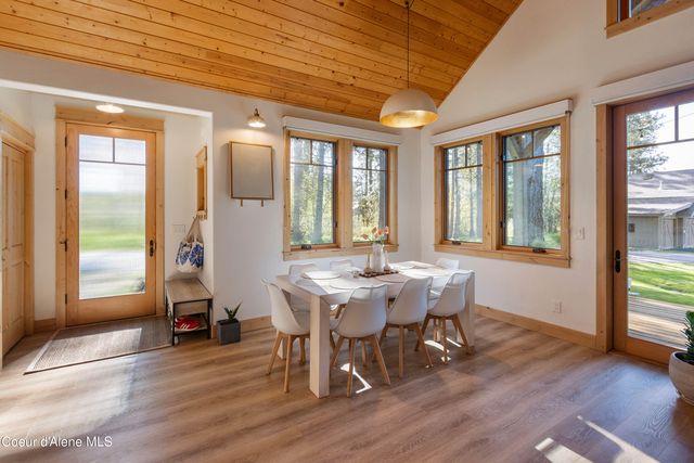 502 Hornby PL, Dover, ID 83825