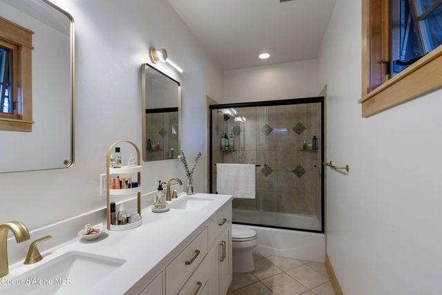 502 Hornby PL, Dover, ID 83825