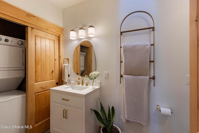 502 Hornby PL, Dover, ID 83825