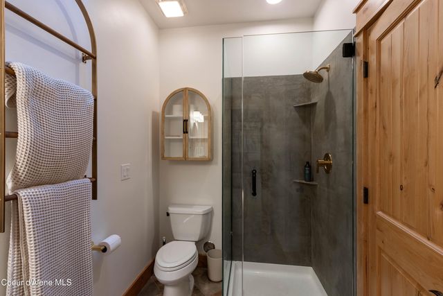 502 Hornby PL, Dover, ID 83825