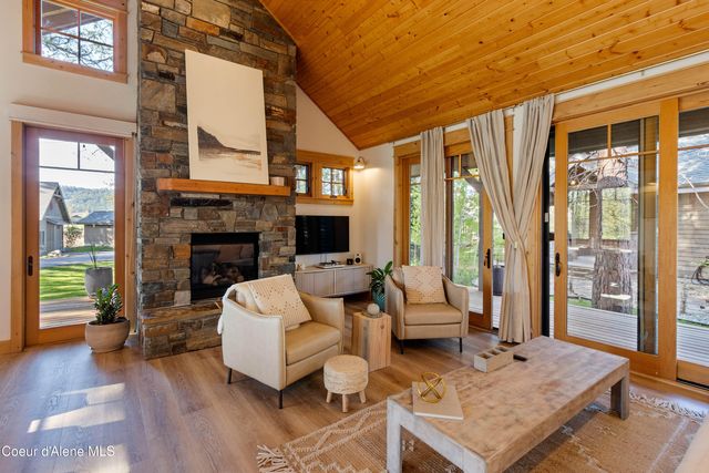 502 Hornby PL, Dover, ID 83825