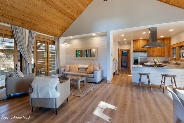 502 Hornby PL, Dover, ID 83825