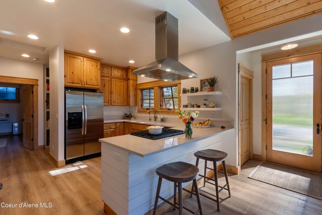 502 Hornby PL, Dover, ID 83825