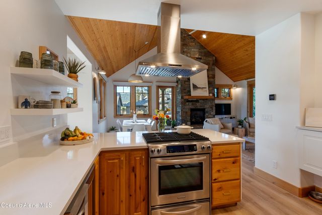 502 Hornby PL, Dover, ID 83825