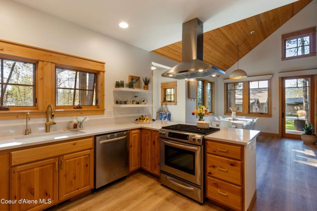 502 Hornby PL, Dover, ID 83825