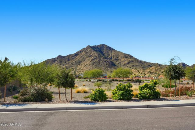 4650 W GILBERT Lane, San Tan Valley, AZ 85144
