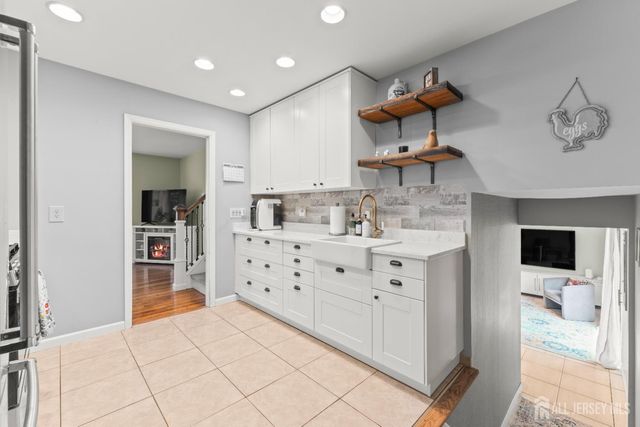 39 Dexter Road, East Brunswick, NJ 08816