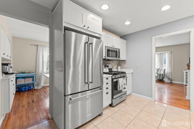 39 Dexter Road, East Brunswick, NJ 08816