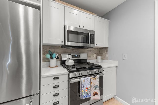 39 Dexter Road, East Brunswick, NJ 08816