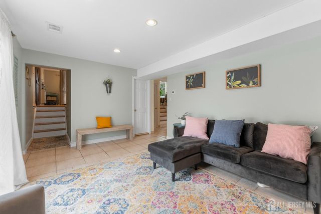 39 Dexter Road, East Brunswick, NJ 08816