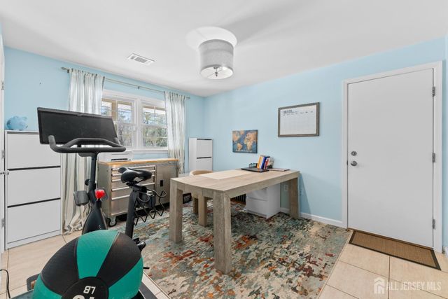 39 Dexter Road, East Brunswick, NJ 08816