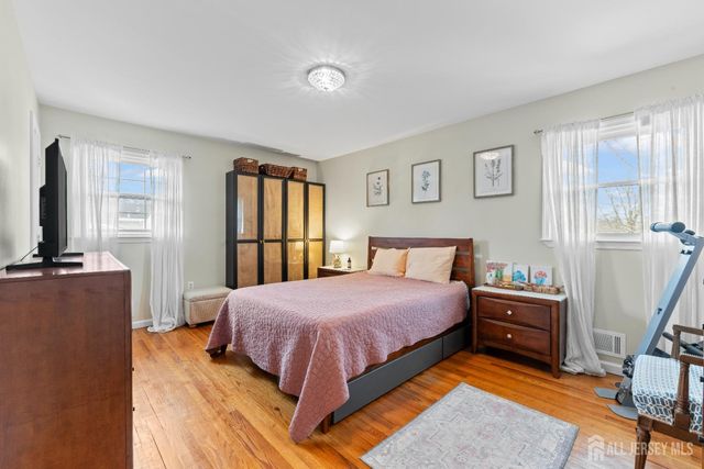 39 Dexter Road, East Brunswick, NJ 08816