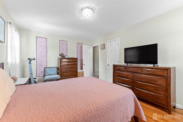 39 Dexter Road, East Brunswick, NJ 08816