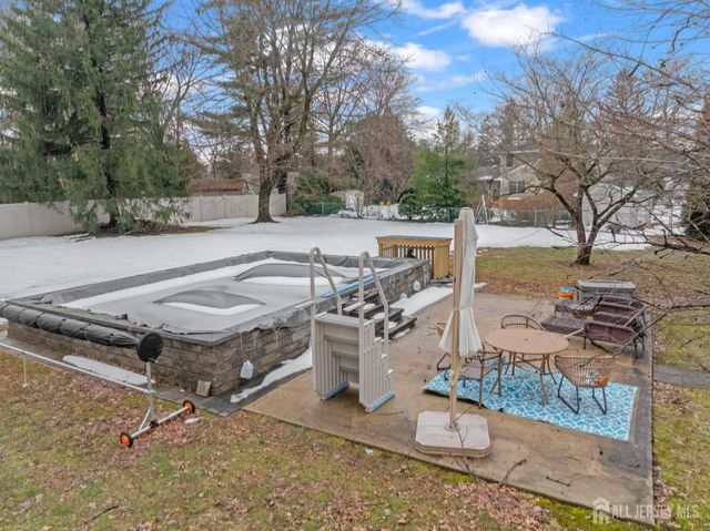 39 Dexter Road, East Brunswick, NJ 08816