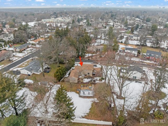 39 Dexter Road, East Brunswick, NJ 08816