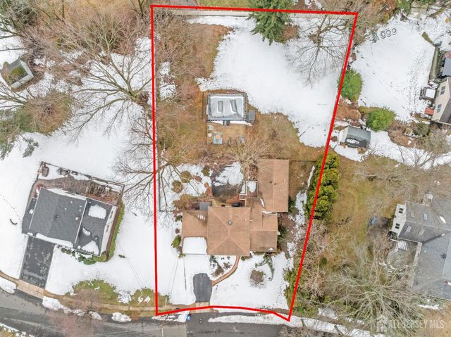 39 Dexter Road, East Brunswick, NJ 08816