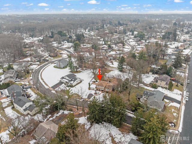 39 Dexter Road, East Brunswick, NJ 08816