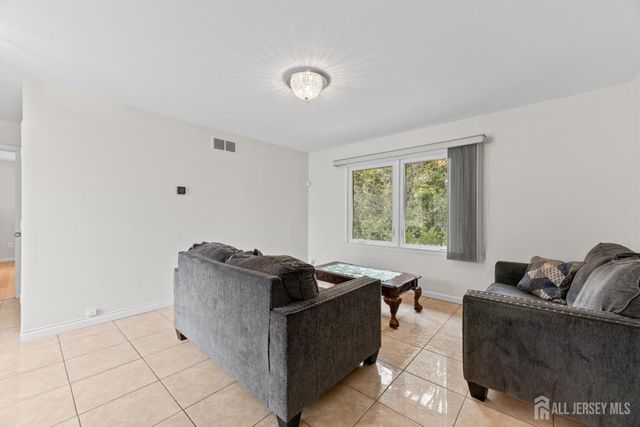 39 Dexter Road, East Brunswick, NJ 08816