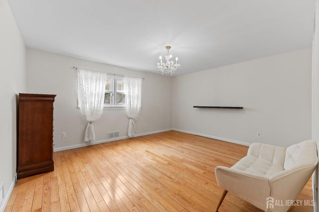 39 Dexter Road, East Brunswick, NJ 08816