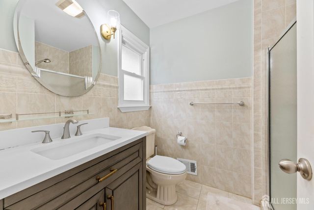 39 Dexter Road, East Brunswick, NJ 08816