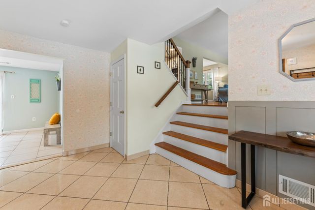 39 Dexter Road, East Brunswick, NJ 08816