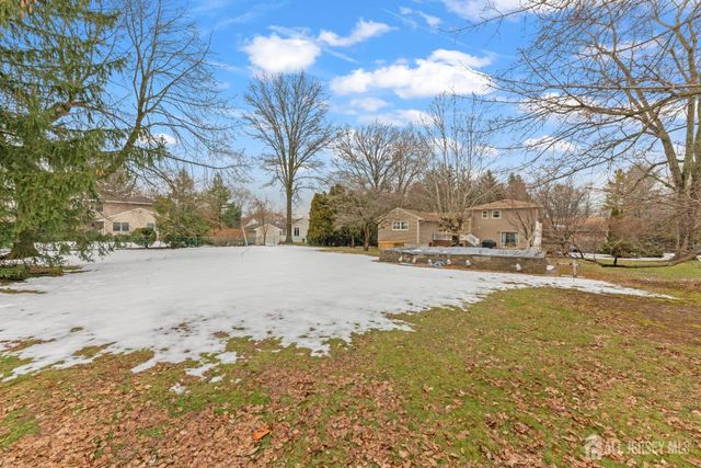 39 Dexter Road, East Brunswick, NJ 08816