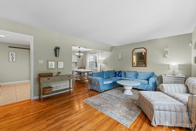 39 Dexter Road, East Brunswick, NJ 08816