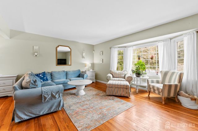 39 Dexter Road, East Brunswick, NJ 08816