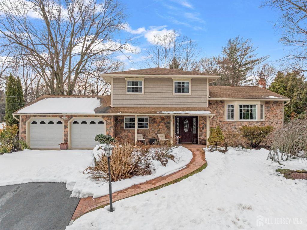 39 Dexter Road, East Brunswick, NJ 08816