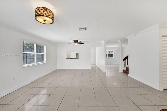 9950 SW 12th St, Pembroke Pines, FL 33025
