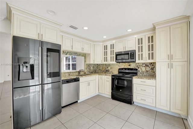 9950 SW 12th St, Pembroke Pines, FL 33025