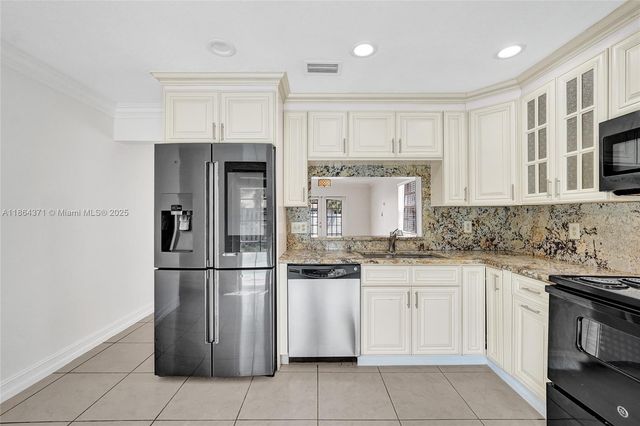 9950 SW 12th St, Pembroke Pines, FL 33025