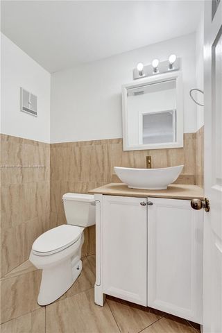 9950 SW 12th St, Pembroke Pines, FL 33025