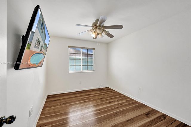 9950 SW 12th St, Pembroke Pines, FL 33025
