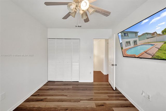 9950 SW 12th St, Pembroke Pines, FL 33025
