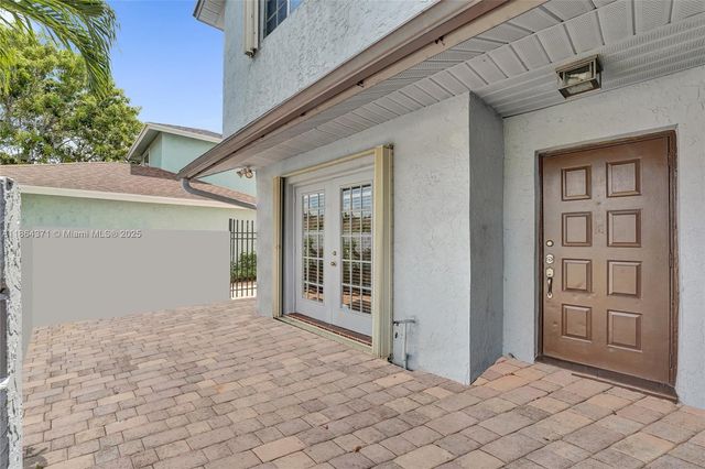 9950 SW 12th St, Pembroke Pines, FL 33025