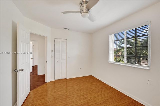 9950 SW 12th St, Pembroke Pines, FL 33025