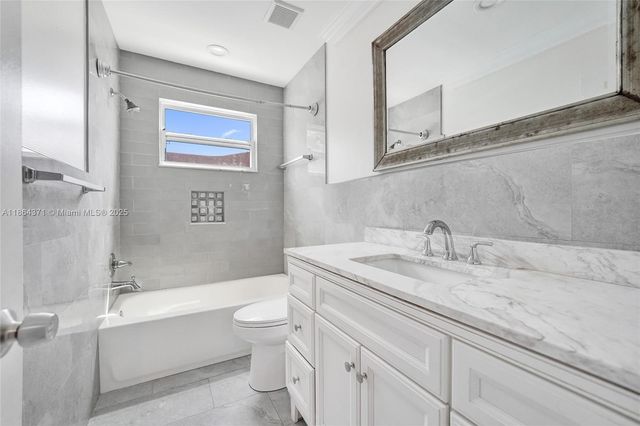 9950 SW 12th St, Pembroke Pines, FL 33025
